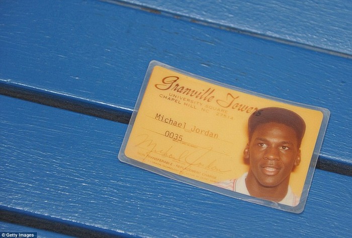 Tấm thẻ ký túc xá của Michael Jordan tại khuôn viên Chapel Hill của trường đại học North Carolina.